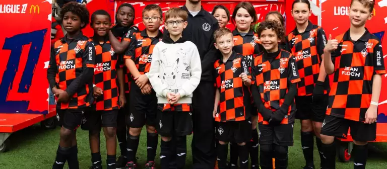 洛里昂足球俱乐部代表队参加了童年后卫锦标赛