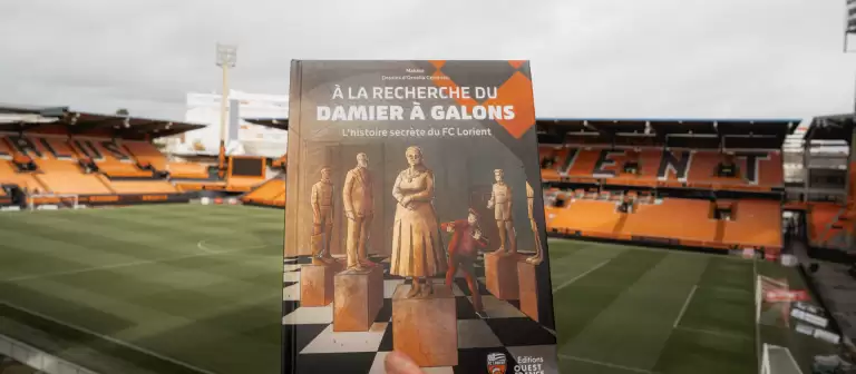 现可购买的图像小说：《寻找带条纹的棋盘格》。洛里昂足球俱乐部的秘密历史。