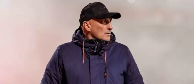 绝了！法国杯32强战前，双方主帅竟这样“隔空喊话”！伤病名单、战术底牌全曝光，胜负关键就在这几句话里！