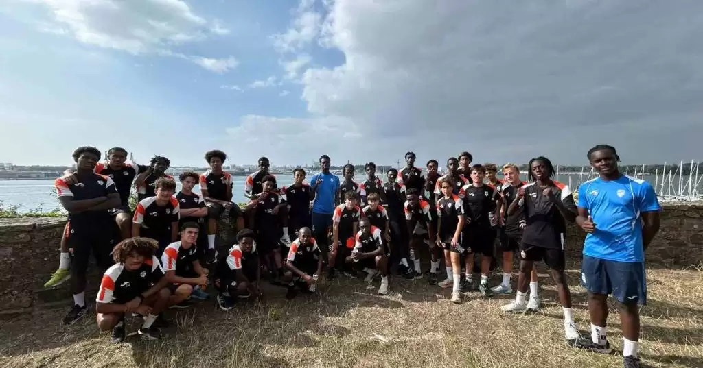 洛里昂青训玩出新高度:造木筏出海、探秘渔港,用海洋精神锻造未来足球之星!–洛里恩特粉丝站 洛里昂青训玩出新高度:造木筏出海、探秘渔港,用海洋精神锻造未来足球之星!–洛里恩特粉丝站